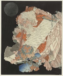 Jongetje leest een handrol vastgehouden door een oude man