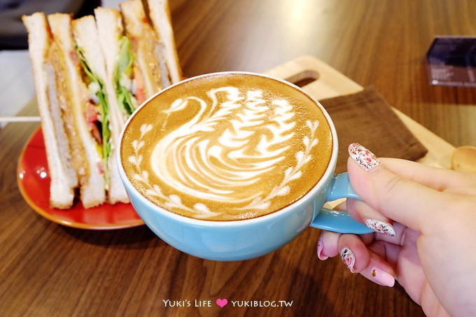 板橋樹林早午餐【朝午食book coffee】天鵝拉花好像畫❤大食怪餐超豐富!