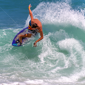 by Courtland Roberts - Sports & Fitness Surfing