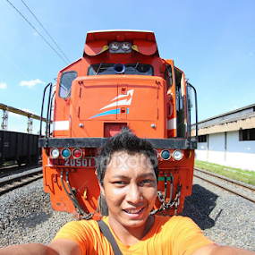 Selfie with Big Boy Indonesian Locomotive by Ditto Sam Liok Liuk - People Portraits of Men