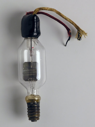 De Forest dual filament Audion vacuum tube, 1908