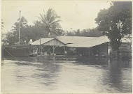 Hoog water op Wampoerivier bij de Sandelbrug, Tandjong Poera, Langkat Sumatra
