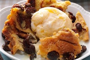 Slow-Cooker Cinnamon Roll Pudding