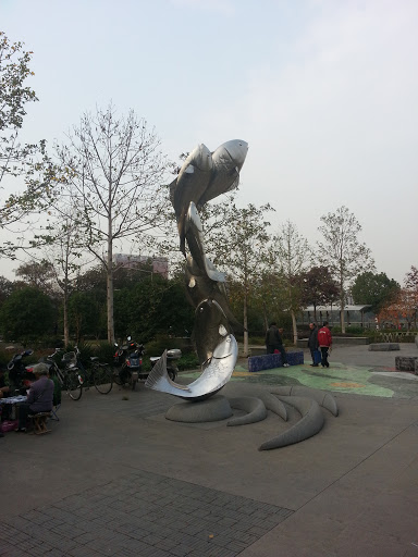南湖广场雕像——鱼