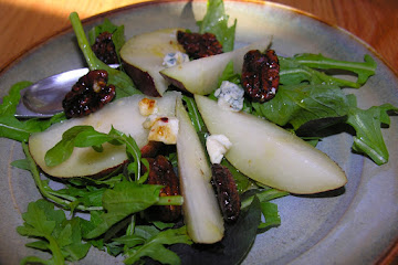 Pear salad with roasted pecans