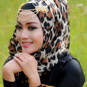 by Iqbal Al-jud - People Portraits of Women