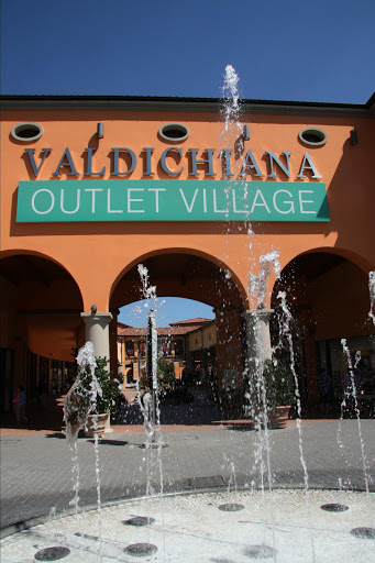Valdichiana Outlet Village Fountain