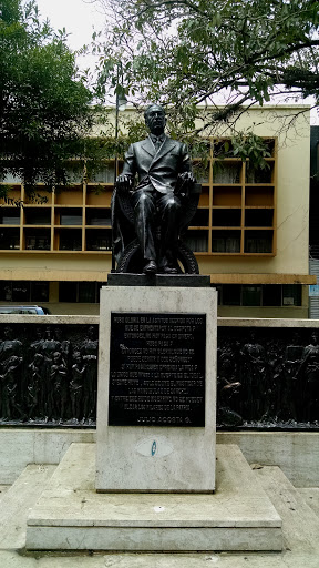 Estatua Julio Acosta