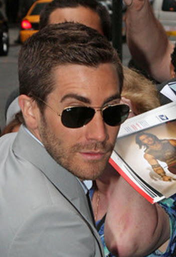 celebrities wearing ray ban aviator sunglasses