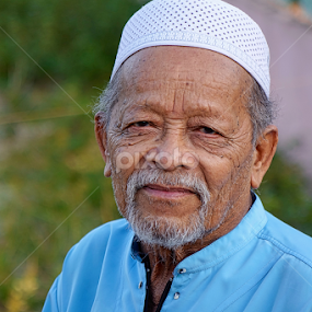 Tok Ayah by Samsul Zamzuri Abu Bakar - People Portraits of Men