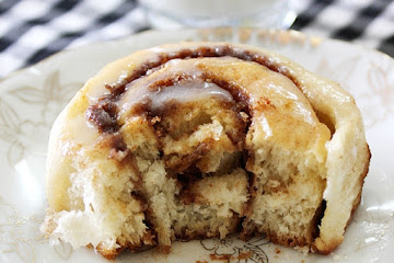 Light Cinnamon Rolls - Eggless