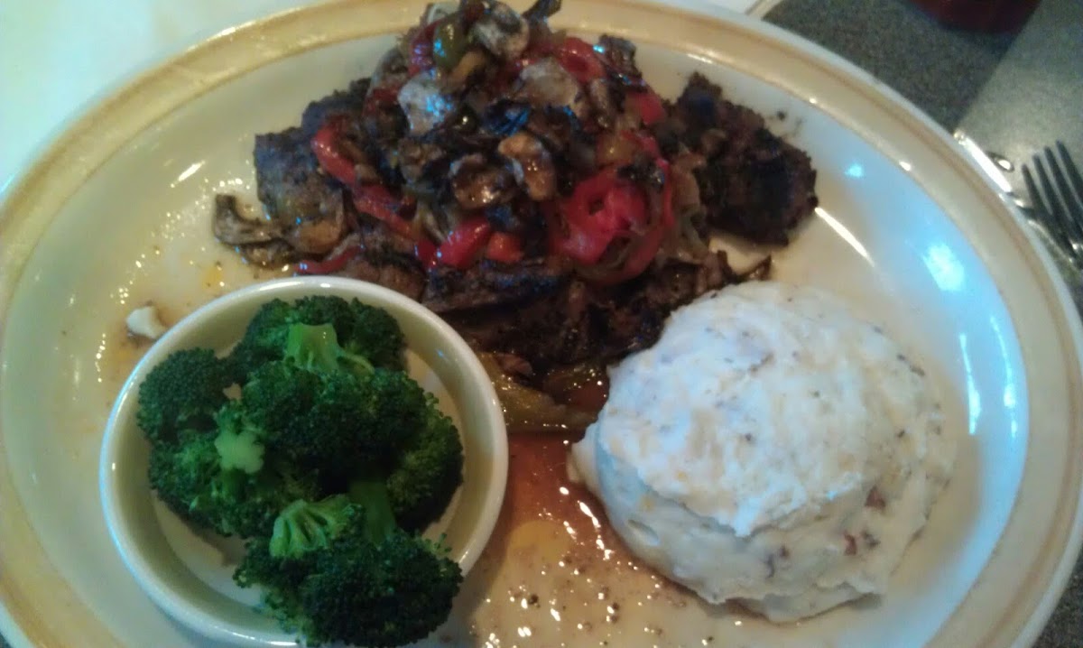Smothered Sirloin Tips, Red Skinned Mashed Potatoes & Steamed Broccoli.   Wonderful!