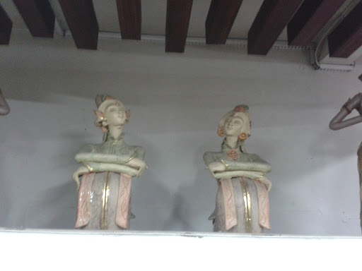 Twin Statue in Colombo