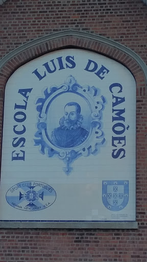 Luis DE Cameos Historical Mural