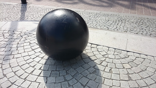 Strange Black Ball 