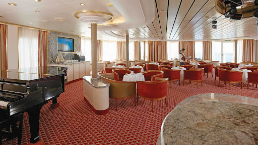Silver_Cloud_Panorama_Lounge_2 - The Panorama Lounge offers guests a place to unwind and catch the newest club mixes. And as always, drinks are complimentary.
