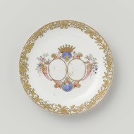 Saucer from the 'Swellengrebel service' with a double crowned monogram and a border with floral scrolls