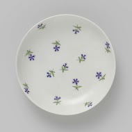 Schotel, beschilderd met korenbloemen