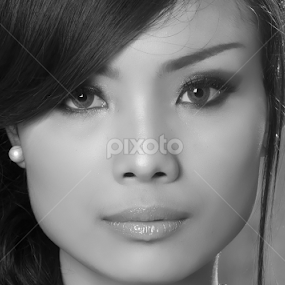 Photo Challenge by Maynard Caryabudi - People Portraits of Women