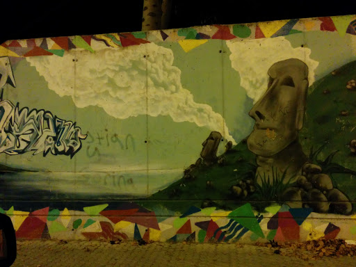 Grafitti Moái