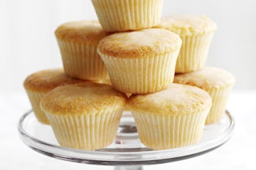 Lemon drizzle cakes