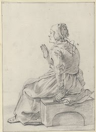 Op bank gezeten vrouw met opgestoken hand