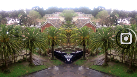 Mirror Camera by Atlantida Apps poster 5