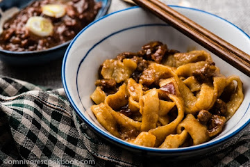 Zha Jiang Mian (Old Beijing Fried Sauce Noodle, 炸酱面)