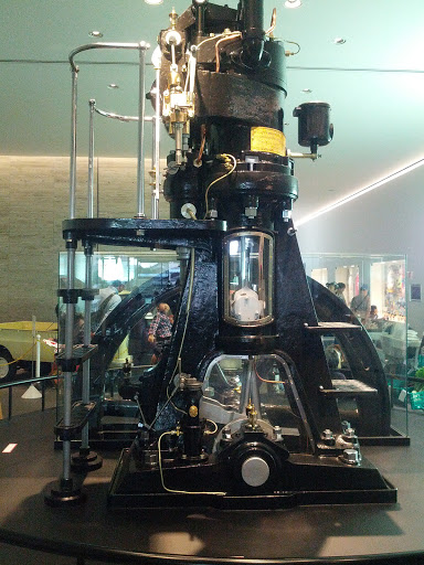 世界初のディーゼルエンジンの模型