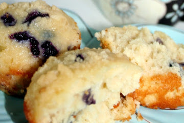 Blueberry Muffins with Crumb Topping