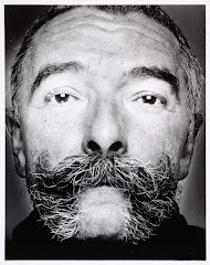 Portret van Hans van Lierop, beveiligingsmedewerker museum - geboren te Amsterdam