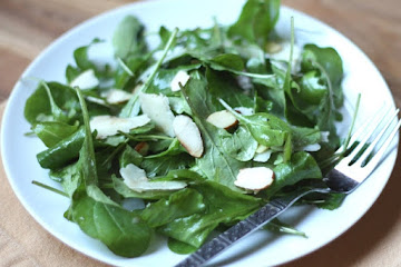 Arugula Salad with Almonds and Parmesan