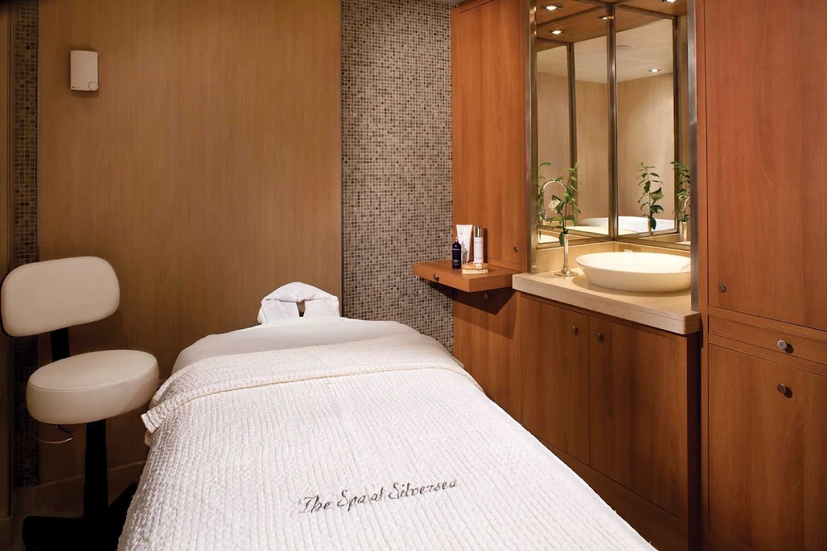 Silver_Wind_spa - The spa treatment rooms aboard Silver Wind have a soothing ambience and feature wood flooring, fine tiling and lovely wall décor.