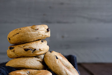 The Best Cinnamon Raisin Bagels