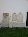 Alte Grabplatten