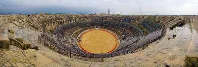 photo des arenes de nimes en panoramique