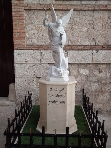 Arcángel San Miguel Protégenos 