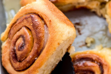 Cinnamon Rolls With Honey Glaze