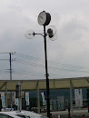 韮崎駅前ロータリー時計塔