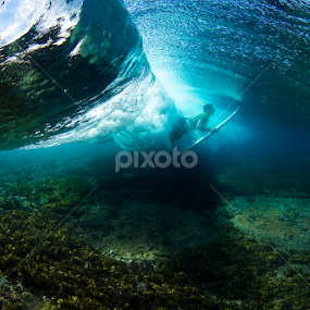 Cloudbreak duck dive by Dave Nilsen - Sports & Fitness Surfing