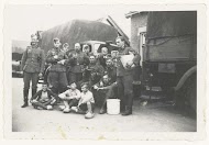 Wehrmachtsoldaten met Nederlandse jongetjes