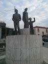 Sculpture Bronzee Dedicate Agli Emigranti