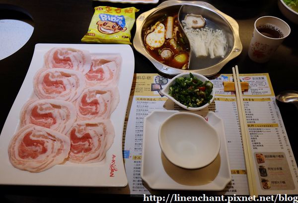 【阿官港式火鍋】一鍋雙享受...(汐止美食)