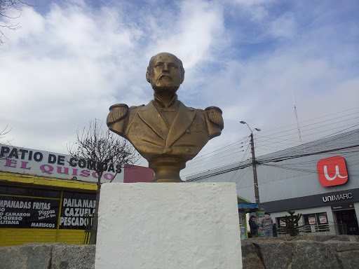 Busto Arturo Prat El Quisco