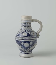 Kruik met rozetten, kerfsnede en medaillons