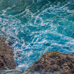 Blue water by Ganidu Balasuriya - Nature Up Close Water