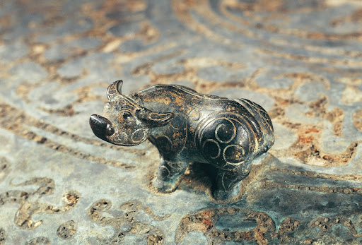 Lidded Bronze Ding with Bull-shaped Knob - Part