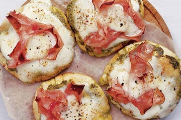 Mozzarella, ham & pesto pizzas