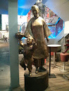 大宁国际 母子铜像