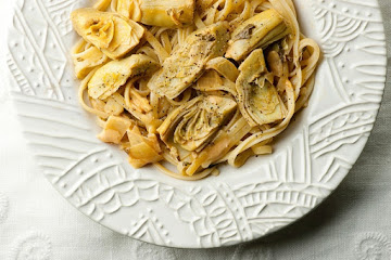 Linguine in Herbed Artichoke Sauce